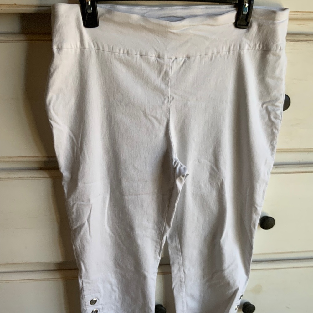 Zac & Rachel white capri pants